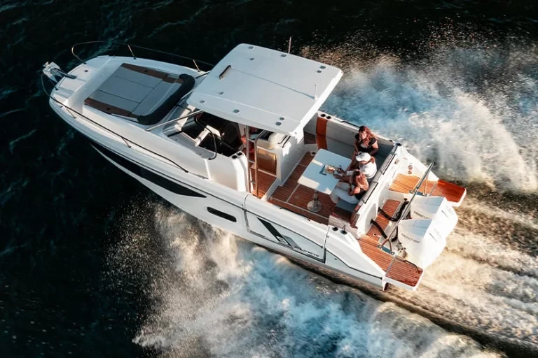 Cap Camarat 9 WA Serie 2 at sea