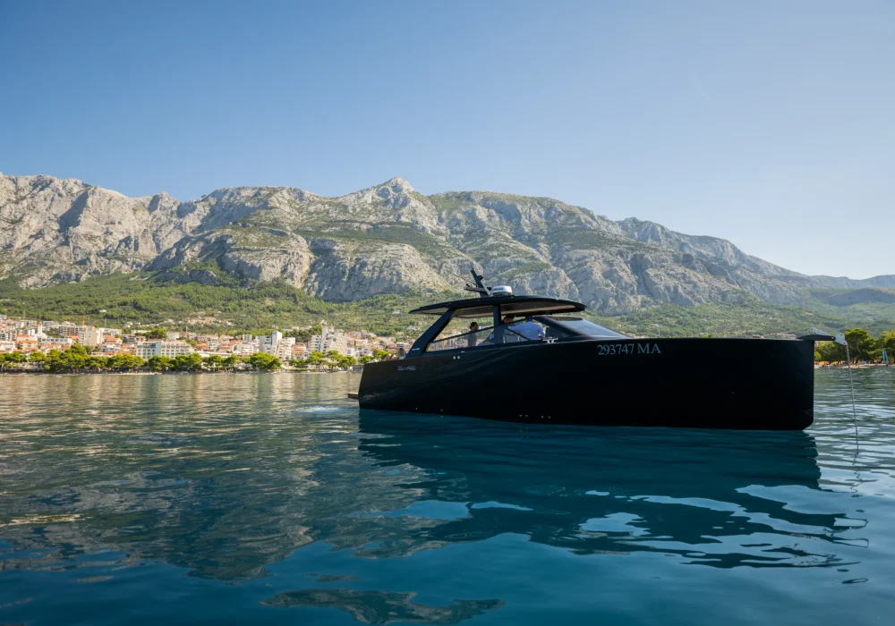 Colnago 38 OPEN luxury boat anchored near Makarska coastline